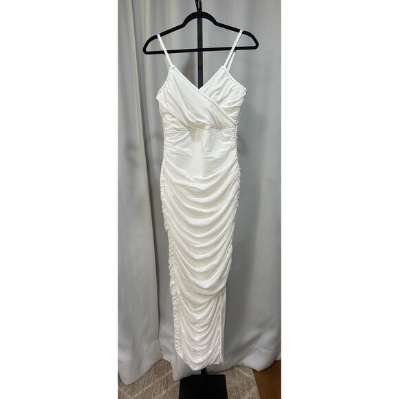 Elliatt Pippa Dress White Size Small Lightly Worn Flattering Ruched Fabric Comfy - Picture 2 of 14